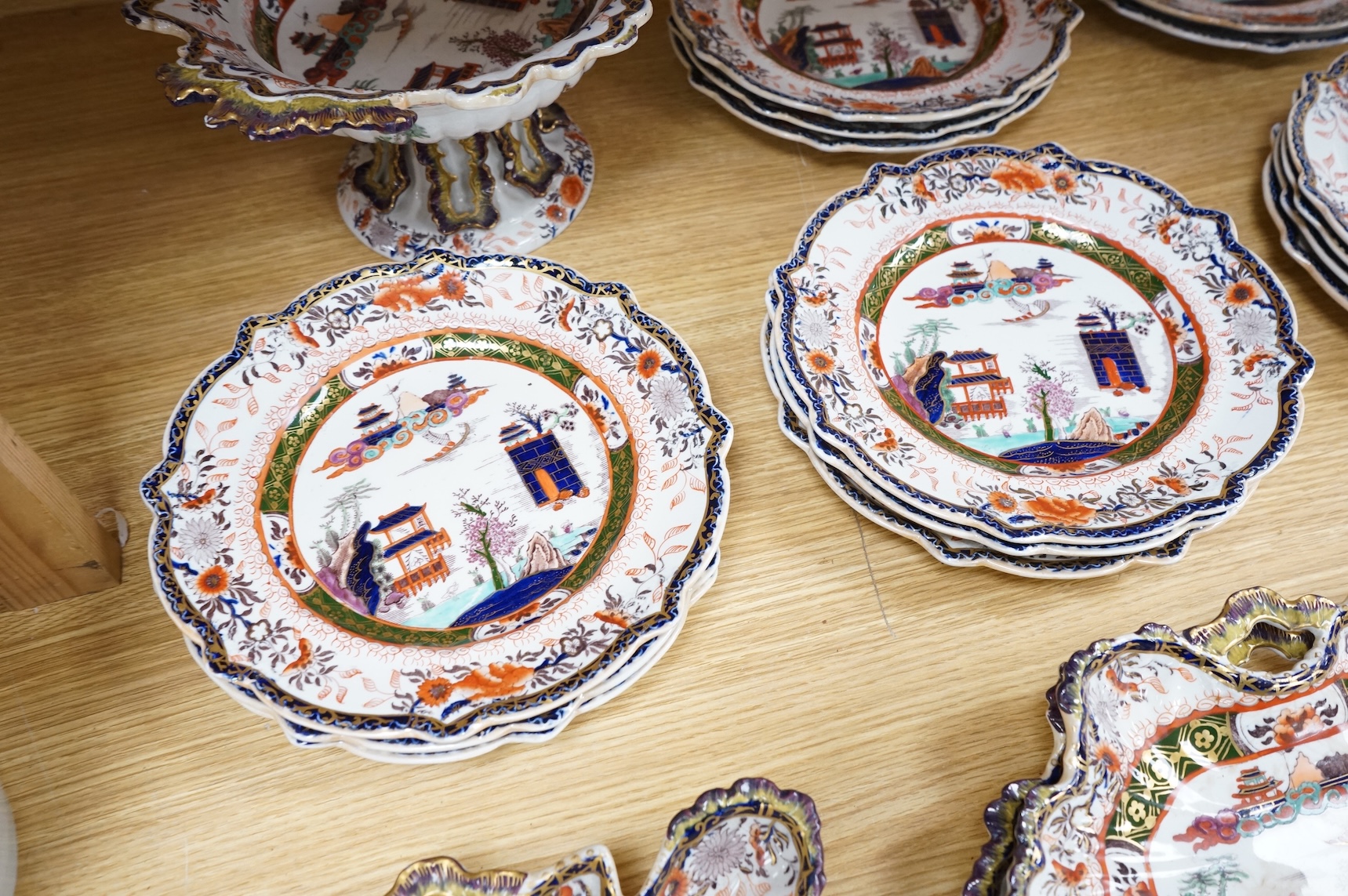 A Mason’s ironstone chinoiserie pattern part dessert service, c.1830-50, comport 15.5cm high